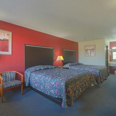 Regency Inn & Suites By Oyo Bay City Tx Extérieur photo