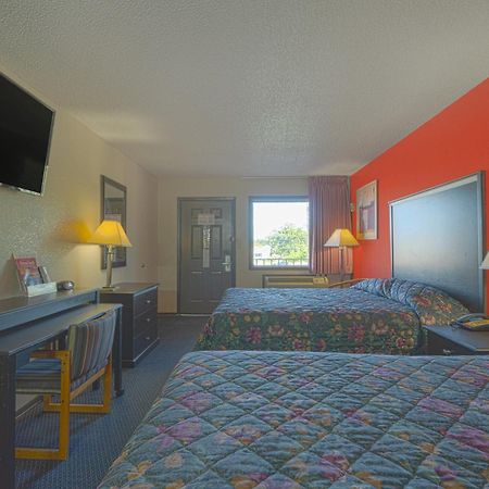 Regency Inn & Suites By Oyo Bay City Tx Extérieur photo