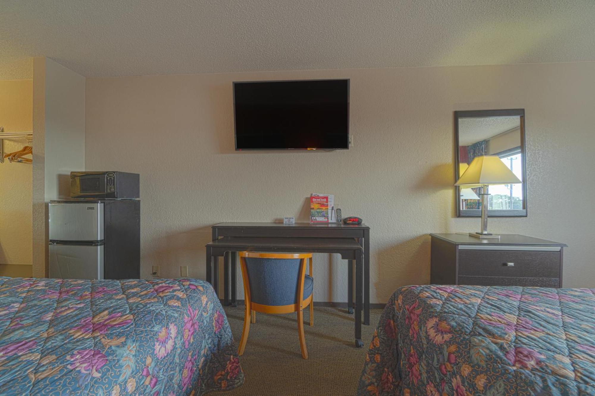 Regency Inn & Suites By Oyo Bay City Tx Extérieur photo