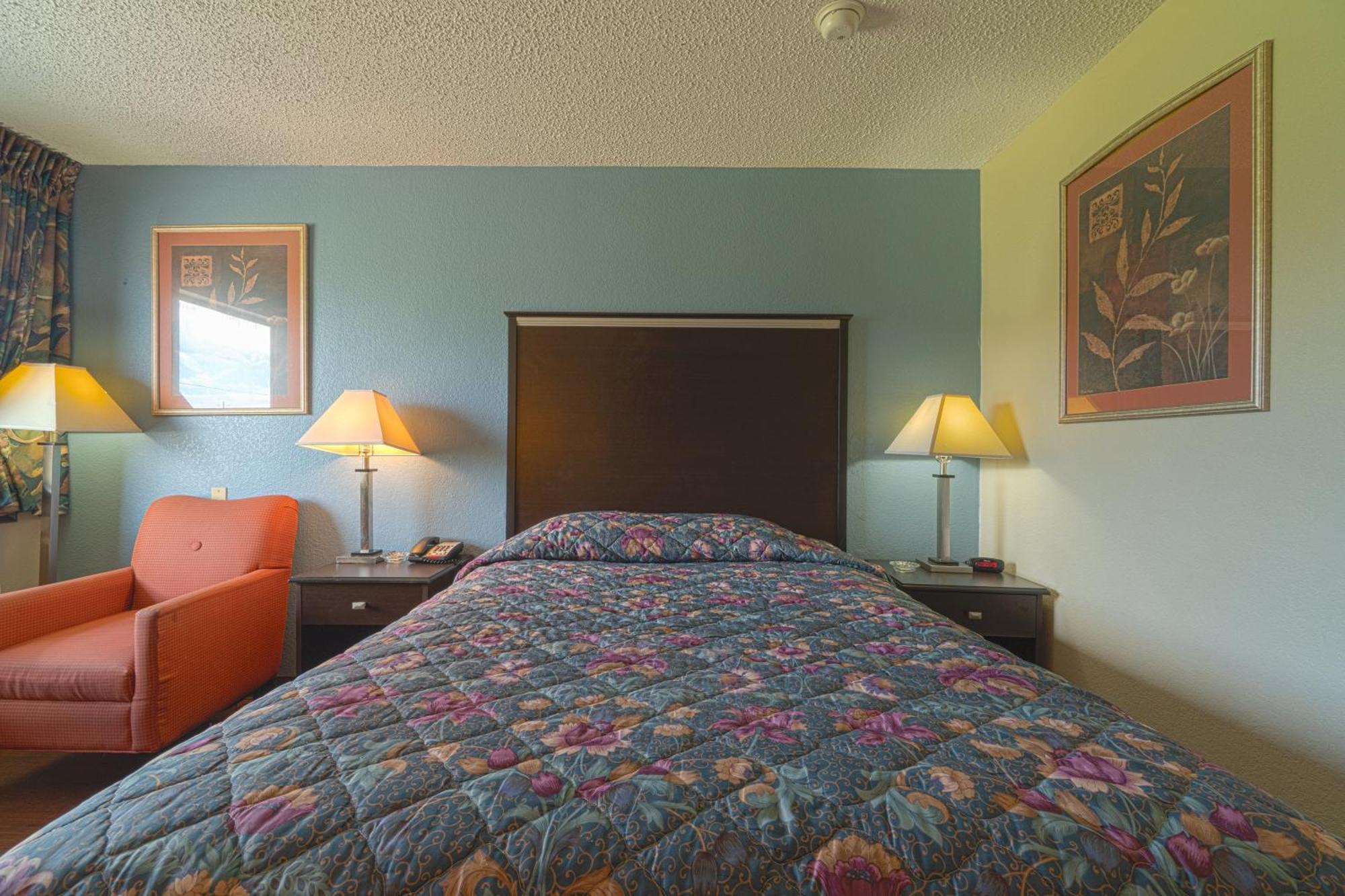 Regency Inn & Suites By Oyo Bay City Tx Extérieur photo