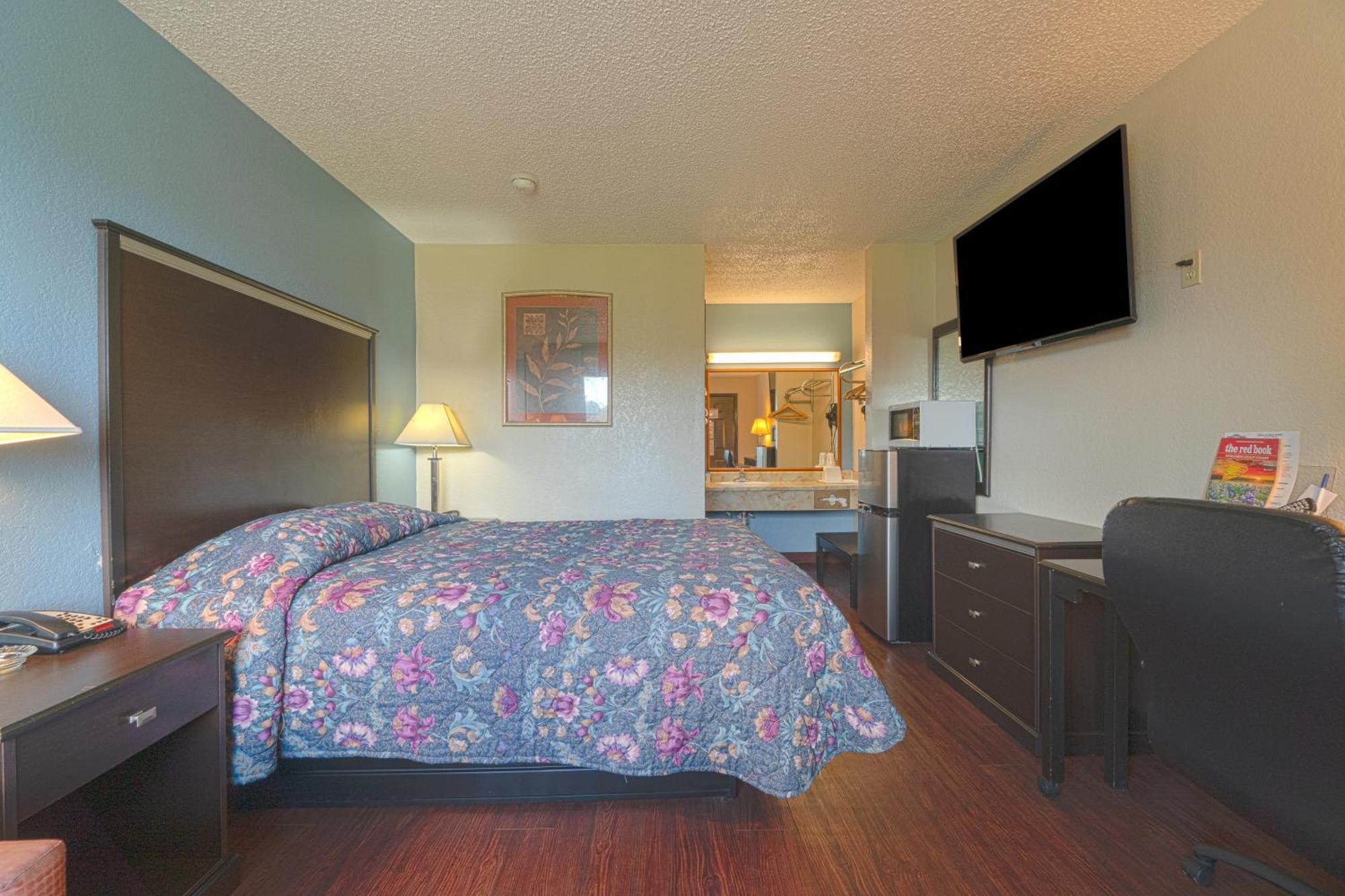 Regency Inn & Suites By Oyo Bay City Tx Extérieur photo