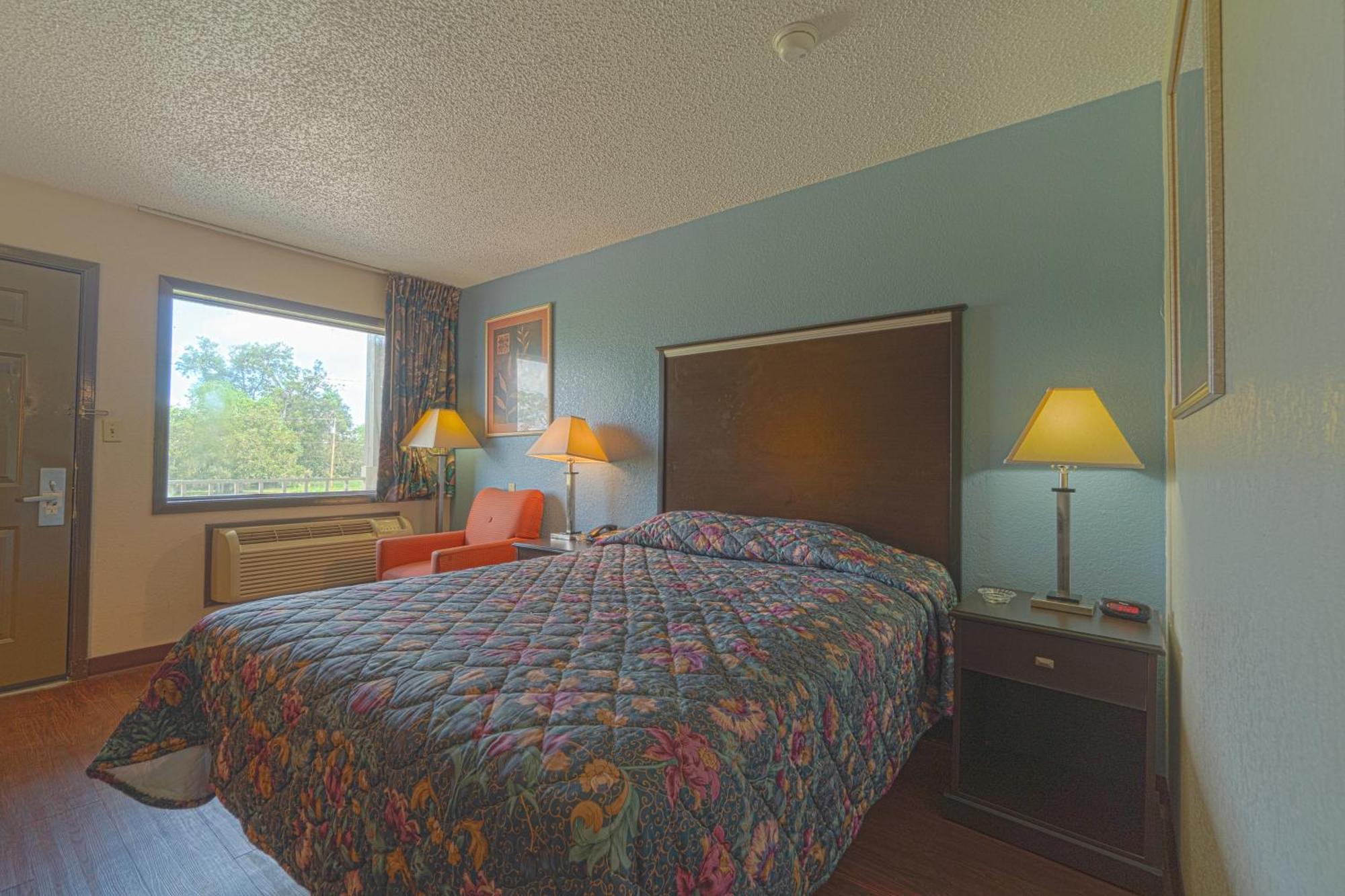 Regency Inn & Suites By Oyo Bay City Tx Extérieur photo