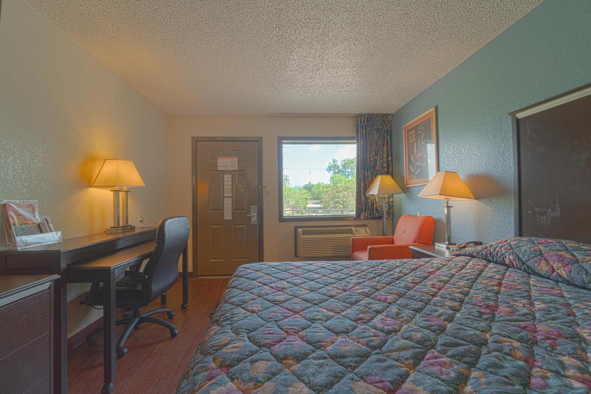 Regency Inn & Suites By Oyo Bay City Tx Extérieur photo
