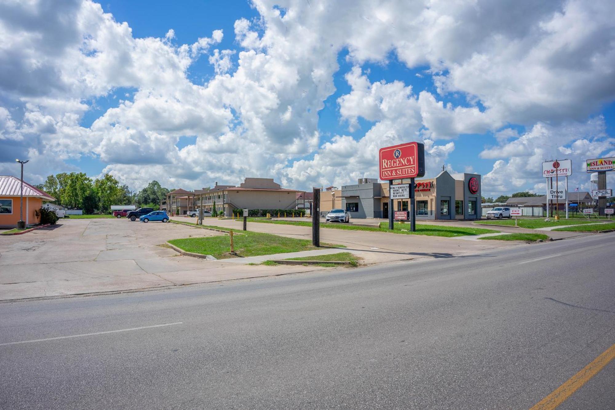 Regency Inn & Suites By Oyo Bay City Tx Extérieur photo