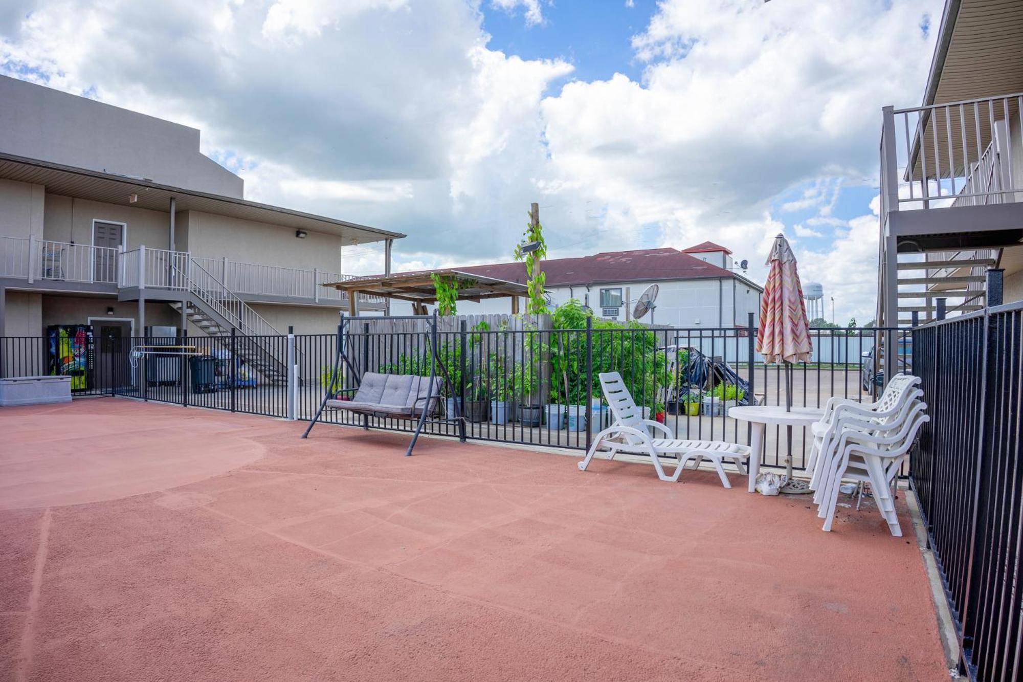 Regency Inn & Suites By Oyo Bay City Tx Extérieur photo