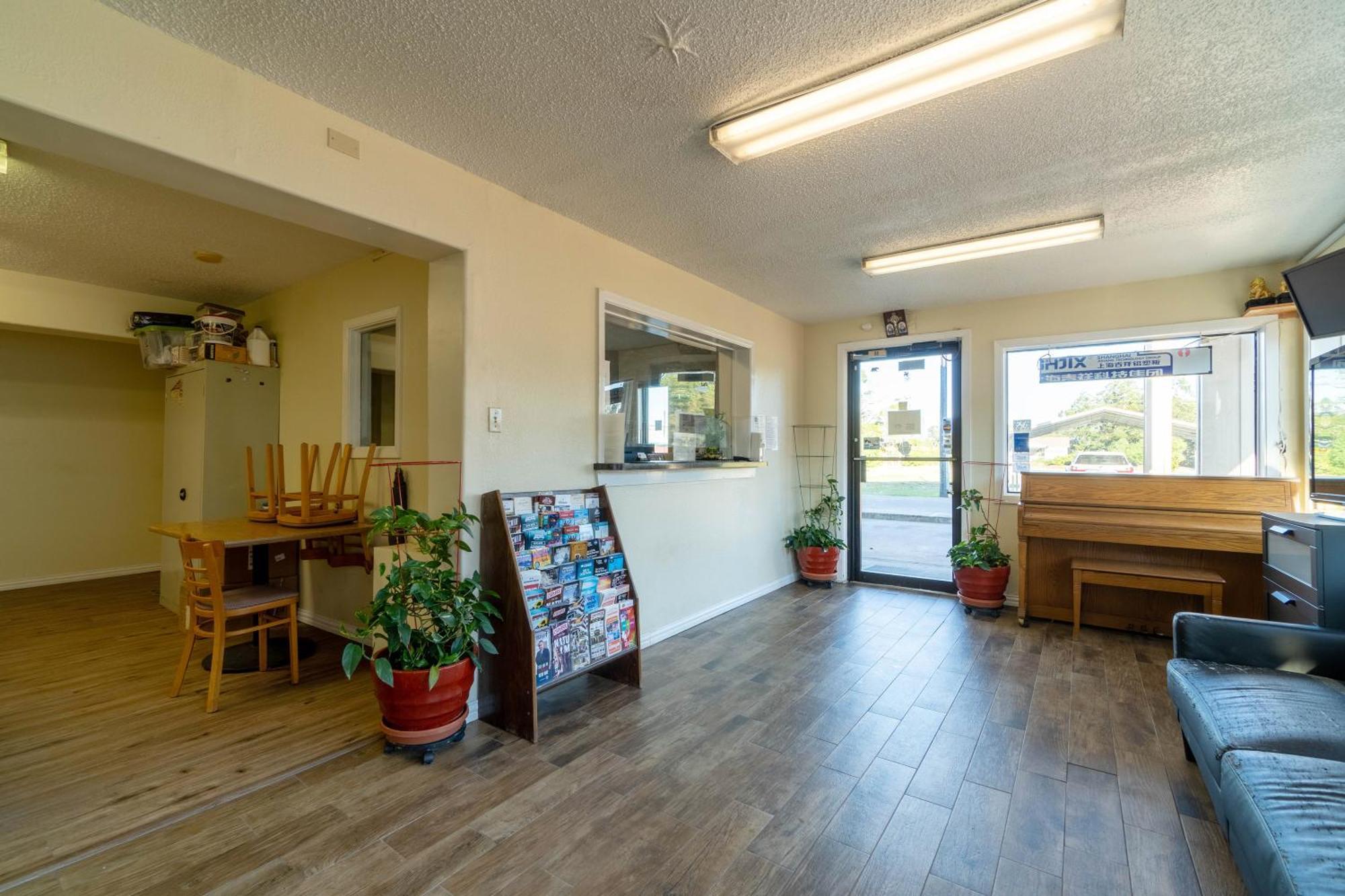 Regency Inn & Suites By Oyo Bay City Tx Extérieur photo