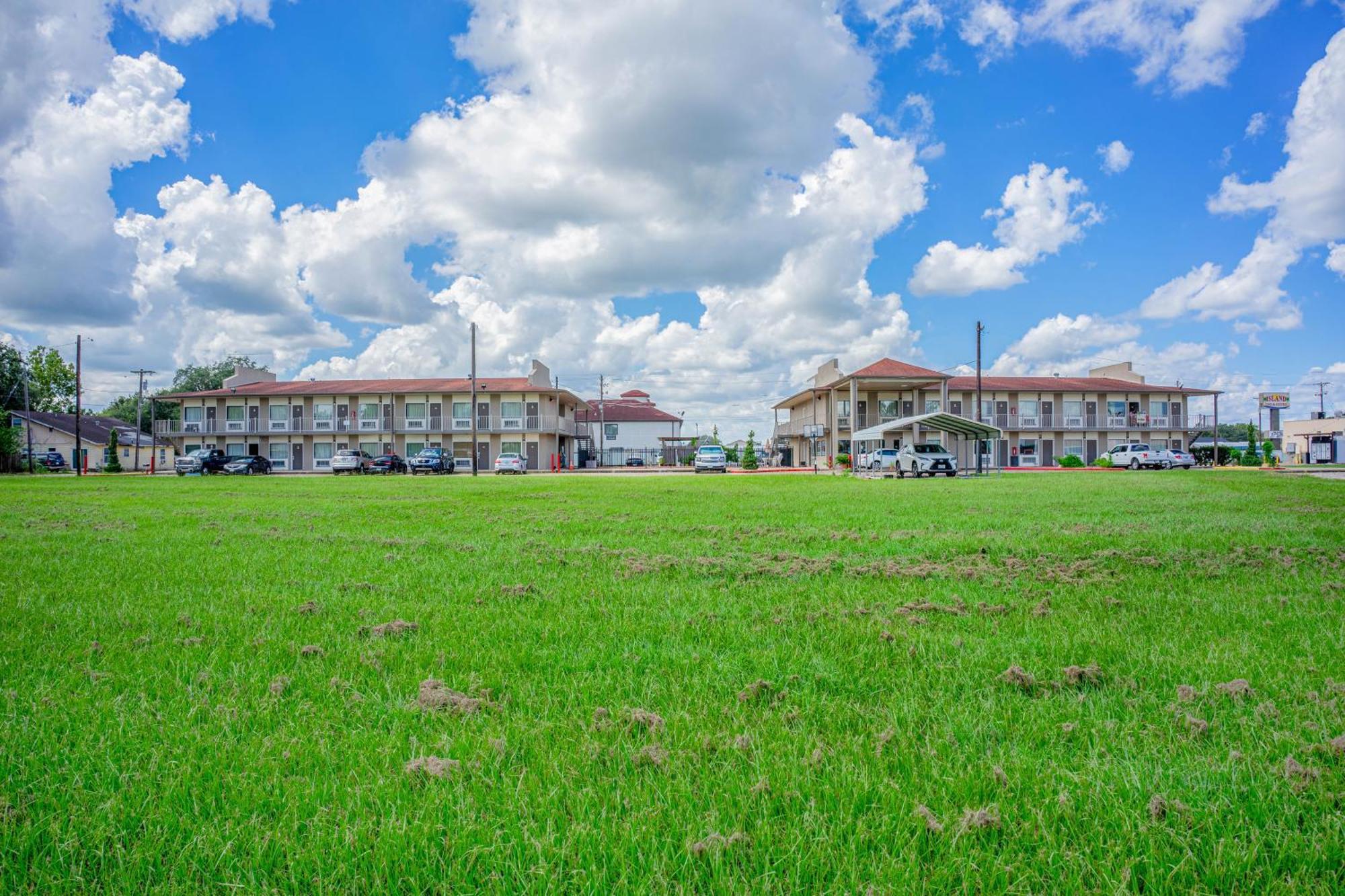 Regency Inn & Suites By Oyo Bay City Tx Extérieur photo